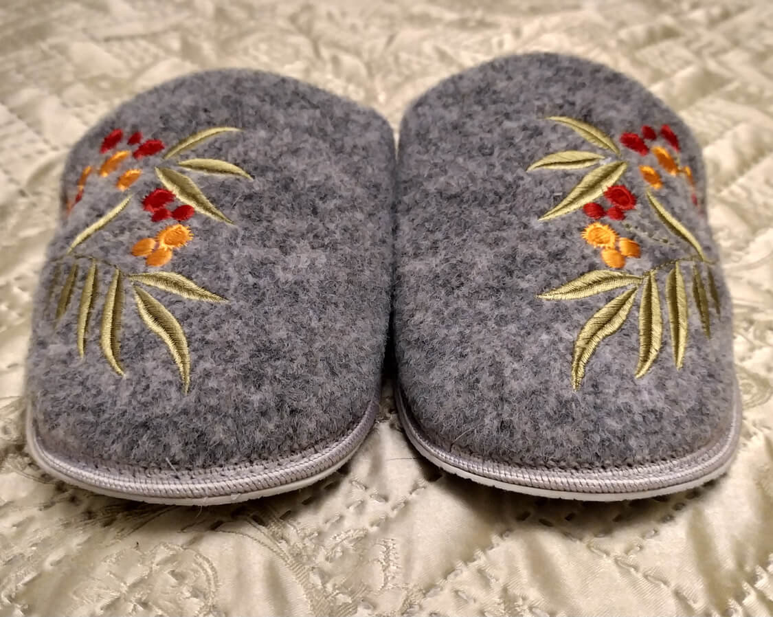 Aroma Felt Slippers Size 10-12 Grey